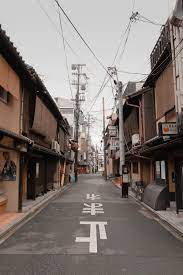 100 Street Pictures Download Free Images On Unsplash Street Pictures Street Photography Camera Street Image