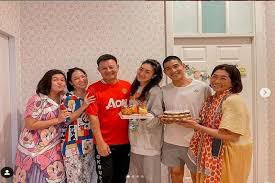 แพนเค้ก ติดโควิดฯ ไทม์ไลน์ ไป พบ ผบ.ทร. มา โปรโมท กาชาดคอนเสิร์ต แพนเค้ก เขมนิจ จามิกรณ์ ดาราดัง และเป็น โฆษกพิเศษทร. Gut06bxx7k8ssm