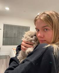 Hannah Hedrick (@hahahedrick) • Instagram photos and videos