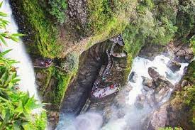 También conocida como cascada de río verde, es una cascada de 80 metros aprox, ubicada a uno de los sitios turísticos más bellos en baños de agua santa es el pailón del diablo que fue considerado por yahoo en la lista de escaleras más fascinantes del mundo. Pailon Del Diablo Casa Del Arbol Y Tours Nocturno En Un Dia Placepass
