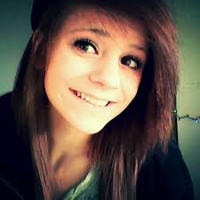 Ellyssa Barr's Instagram, Twitter & Facebook