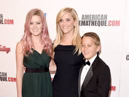 Jun 03, 2021 · auch bei reese witherspoon (45) und ava phillippe (21) ist die ähnlichkeit verblüffend. Reese Whiterspoon Ryan Phillippe So Ahnlich Sehen Ihnen Ihre Kinder