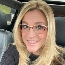 Erin Simpson (@ehuthsimpson)