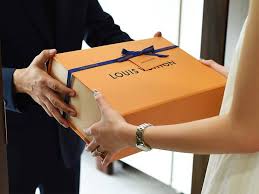 Lining bag lv menggunakan kanvas. Louis Vuitton Packages Are Now Delivered To You By Men In Sharp Suits