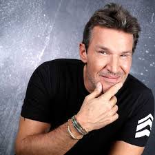 Qui voudrait m'affronter ?" : ce défi complètement surprenant que lance  Benjamin Castaldi aux internautes