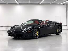 Ferrari preta em estúdio