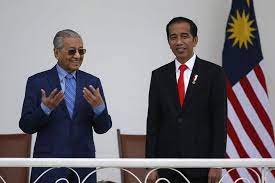 Perekonomian negara tersebut terpuruk di bawah arahan pm sebelumnya najib razak dan mewarisi banyak hutang. Malaysia Terancam Bangkrut Karena Hutang Rp 3 500 Triliun Indonesia Miliki Hutang Lebih Besar Justru Aman Ini