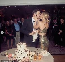 On sunday, december 22, hilary duff shared the first pictures from her wedding to husband matthew koma. Hilary Duff Feeds Matthew Koma Cake As They Share A Kiss In Sweet Throwback Wedding Snaps Readsector
