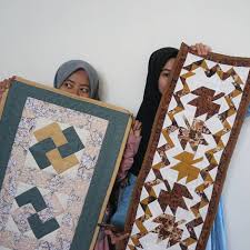 Seharian penuh bersidang memang membutuhkan stamina yang prima. Cerita Kakak Adik Afifah Dan Arifah Membangun Bisnis Dari Kain Perca