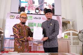 Meski bisa dikatakan merupakan pendatang baru, namun keilmuan beliau di bidang agama tidak diragukan lagi. Kerjasama Dengan Ustad Adi Hidayat Gowa Programkan 1 Hafidz Di Setiap Desa