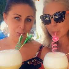 I grew up in drappers road bermondsey from a baby ,went to Alma primary  school ,then To Paragon girls school . Left in 1959 ,started my first job  in the sales office