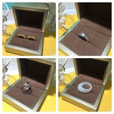 예물 반지 순금 24k 쌍지 예물 진행 시 시어머니가 며느리에게 주는 선물 보통 3돈으로 맞춰요 다이아 반지 예산에 따라 3부 5부 등으로 진행하며 요즘은 프로포즈 반지로 1부 다이아 도 많이 선호해요 커플링