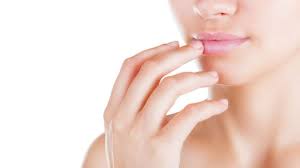 Jika kulit bibir memiliki ruam, menyerupai semolina atau butiran kecil dengan ukuran tidak lebih dari 3 mm, maka pasti itu adalah penyakit.itu tidak mewakili bahaya dan tidak mempengaruhi tubuh secara keseluruhan. Bintik Putih Di Bibir Apa Penyebabnya