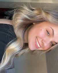 Eloisa Muniz Dal Santos (@eloisadallsantos) • Instagram photos and videos