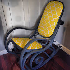 Bentwood Rocking Chair Repainted And Reupholstered In Grey And Yellow Available For Sale From 23 Vintag Customiser Fauteuil Mobilier De Salon Chaise Bercante