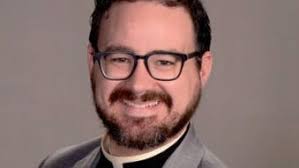 Moss offers to let pastor give invocation, but it's too little, too late