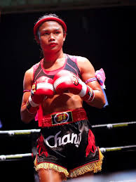 Transgênero tailandesa combate discriminação por meio do muay thai -  27/09/2018 - UOL Esporte