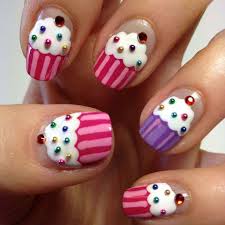 Las uñas decoradas con flores son una de las tendencias en decoración de uñas que no pasa de moda y es que combina muy bien con varios tipos de ropa y en general son diseños que sirven para. Https Www Xn Uashermosas 1db Com Estilos Unas Decoradas