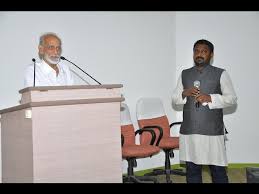 A 80 year old librarian, palam kalyanasundaram teaches the world that money does not get you popularity and recognition. Shri Paalam Kalyansundaram His Biographer Shri S G Suryah At Iit Madras Youtube