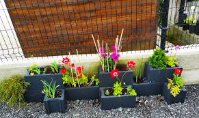 Los bloques de cemento son una opción fantástica para aplicarlos en la decoración de nuestros jardines. Jardineras Con Bloques De Hormigon Leroy Merlin