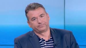Τις καλοκαιρινές του διακοπές συνεχίζει ο γιώργος λιάγκας. O Giwrgos Liagkas Fortismenos Sto Finale Ftanei Sto Telos Ths Ayth Edw H Peripeteia Zappit