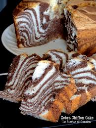 La ricetta della chiffon cake ricetta originale americana è semplicissima fatta con ingredienti semplici, per prepararla servono pochi minuti ma e' la ricetta originale,prevede l'utilizzo di acqua semplice a temperatura ambiente ,ma , può essere sostituita da succo d'arancia o altri agrumi filtrato. Zebra Chiffon Cake Ciambellone Americano Anche Bimby Le Ricette Di Gessica