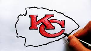 Red helmet, white arrowhead outlined in black with interlocking kc in red and black, white facemask. Como Desenhar A Logo Do Kansas City Chiefs How To Draw Chiefs Logo Nfl Logos 13 Youtube