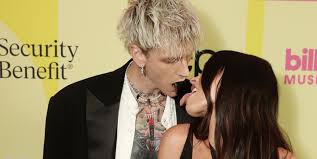 Megan Fox And Machine Gun Kelly Had The Most Extreme PDA Moment At The 2021  Billboard Music Awards