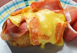 La Ch Ti Pomme De Terre Cuite Au Four Maroilles Fondu Gratine Jambon Cru Jambon Cuit Sauce Fines Herbes Et Recettes De Cuisine Salade Melee Pomme De Terre