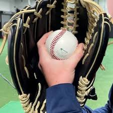 How to grip and throw different pitches. Pitch Grips And Pre Sets Developing A Young Pitcher S Arsenal