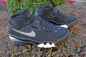 He is an actor and writer, known for rankkaa peliä (1998), space jam (1996) and hyvästi pariisi (1995). Nike 1985 Charles Barkley Air Force