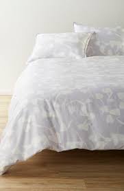 Bir üst model ürün için fazladan ödeme yapmaya değip değmeyeceğini veya daha ucuza aynı kalitede ürün alıp. Helix Print Lavender Duvet Cover Sham Set