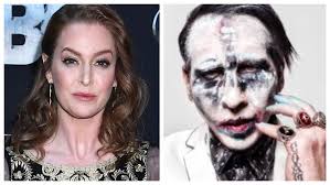 Творческий псевдоним взят из имён мэрилин монро и чарльза мэнсона (charles manson). Esme Bianco Recalls How Marilyn Manson Cut Her With A Knife And Chased Her With An Axe Lifestyle