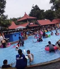 Pemandian cikoromoy pandeglang saya temukan lewat google saat perjalanan pulang ke jakarta. Owabong Waterpark Review Lokasi Dan Harga Tiket Masuk Fankymedia