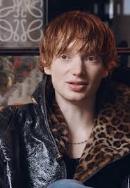 A ida para Tóquio não só impulsionou a carreira de Calum Harper na Moda,  como também deu origem a um side-job de sucesso nas redes sociais. Com  vídeos autênticos sobre a vida de modelo e os bastidores ...