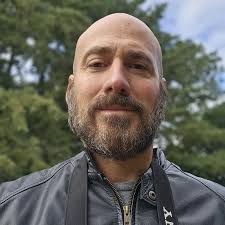 Estudió arquitectura, se recibió de psicólogo e hizo teatro antes de ser  fotoperiodista: la historia de Sebastián Gil Miranda