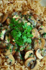 Dinkel Spatzle Mit Champignon Sauce Ein Blog Mit Rezepten Fur Die Vegetarische Studentenkuche Bunt Gesun Champignonsauce Rezept Lebensmittel Essen Rezepte