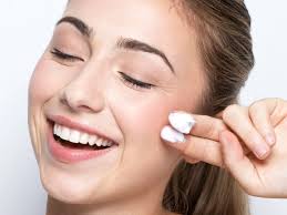 Crema viso low cost: da 10 euro a massimo 30