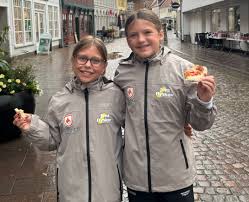 Ellinor og Alberte nærmer sig afslutningen: - Humøret er næsten altid højt  | TV MIDTVEST