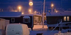 Accommodations, dining, bar, cabin, rates, reservations, information request, map and photos. Alaska Apo To Iefimerida Gr