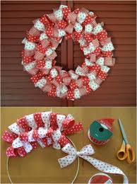 33 festive christmas wreaths you can easily diy クリスマスリボン リボンリース 作り方 クリスマスリース リボン