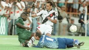Pedro paulo de oliveira, best known as pedrinho (born june 29, 1977 in rio de janeiro) is a brazilian football pundit and retired footballer who played primarily as a left winger. Pedrinho Diz Que Vasco De 97 98 Era Melhor Que Flamengo De 2019 Mas Diz O Que Inveja Do Rival