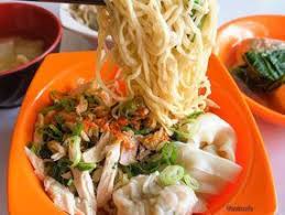 Bila belum puas, anda bisa mendapatkan tambahan isian lain seperti pangsit kuah, bakso, dan suikiaw isi udang. 5 Bahan Pelengkap Yang Menjadikan Mie Ayam Terasa Lebih Lezat Pergikuliner Com