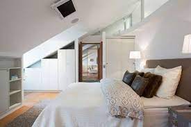 Non è necessario avere una grande stanza e i soffitti bassi e spioventi sono perfetti per giocare con la luce e i tessuti e creare un luogo dove rilassarsi a fine giornata. Mobili Per Mansarde Foto Design Mag