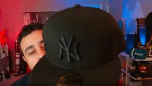 New Era Mens New York Yankees Scarlet Red 9Fifty Adjustable Snapback 950 Cap