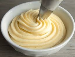 La Creme Mousseline Est Composee De Creme Patissiere Et De Beurre Incorpore Lorsque La Creme Patissiere Est En Recette Facile Recette Creme Patissiere Recette