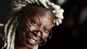 Whoopi goldberg revealed the reason why she's been absent from the view, and it wasn't the oscars. Whoopi Goldberg Annonce Un Sister Act 3 Avec L Espoir D Un Casting Digne Du Premier