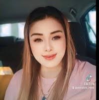 Edna Mendiola's Instagram, Twitter & Facebook