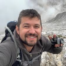 Caitlin Boylan; Portugal Based Travel Writer (@countryjumper1)