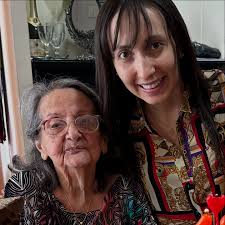 1 ano sem você 👵🏻♥️ 1 ano sem minha alma gêmea, minha metade, minha  Rainha 👑 Saudade do seu cheiro ! Saudade do melhor abraço do mundo!  Saudade de morder a “bisnaguinha” !